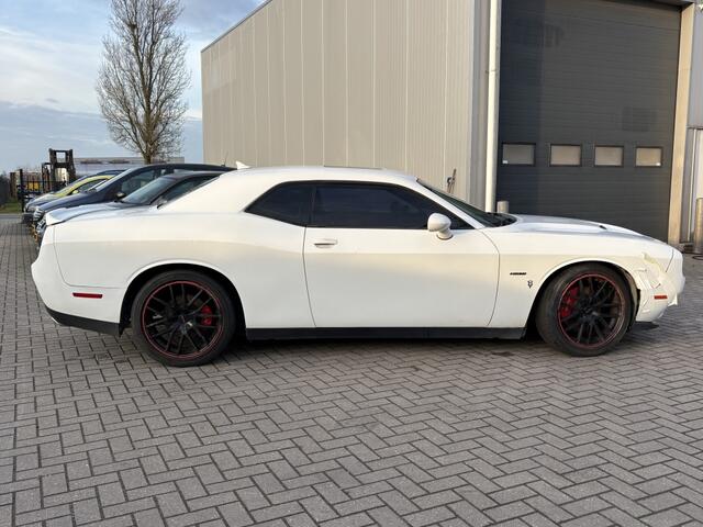 Dodge CHALLENGER 5.7 V8 Hemi 2016 LEES BESCHRIJVING