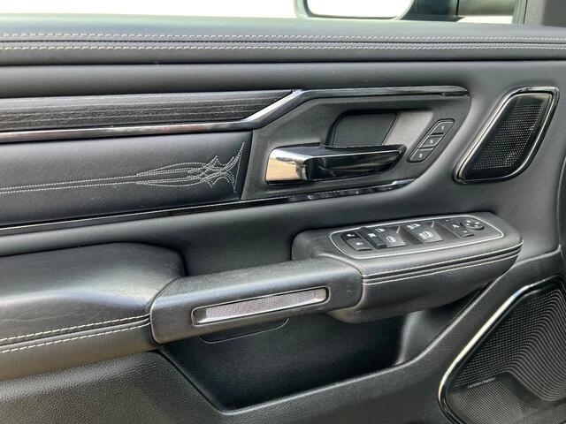 Dodge RAM PICKUP 5.7 HEMI V8 Night Edition, LIMITED, Luchtvering, Panorama VOL opties!