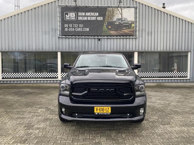 Dodge RAM PICKUP 5.7 V8 4x4 BLACK EDITION