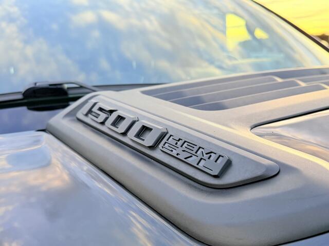 Dodge RAM PICKUP LIMITED 5.7 HEMI V8 VOLL 360 CAM HARMAN KARDON FEUL WHEELS