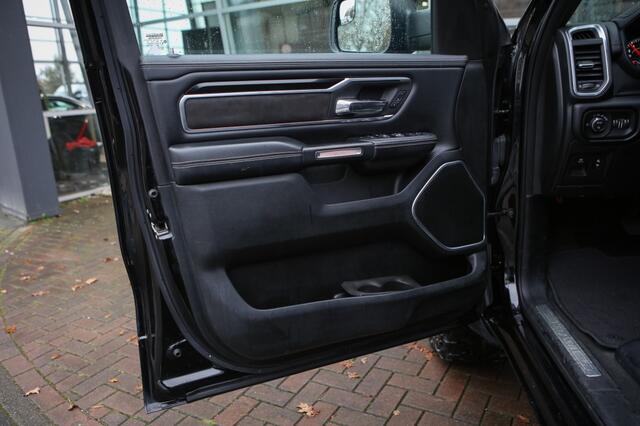 Dodge RAM PICKUP 5.7 V8 4x4 CC Laramie |