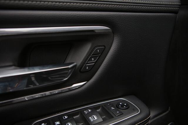 Dodge RAM PICKUP 5.7 V8 4x4 CC Laramie |