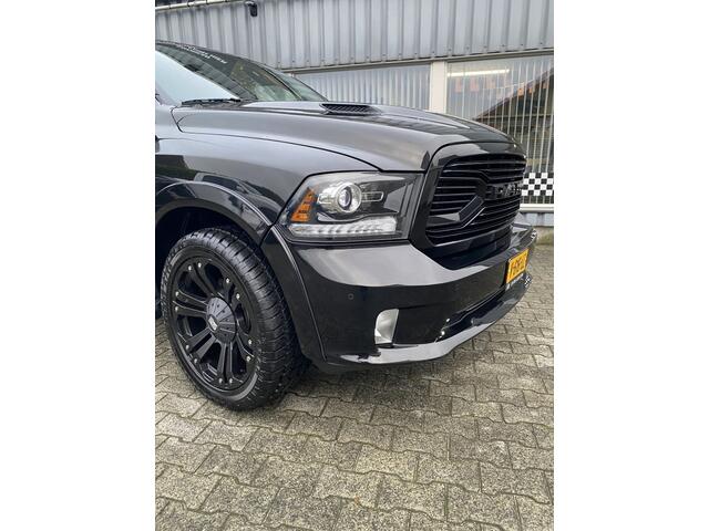 Dodge RAM PICKUP 5.7 V8 4x4 BLACK EDITION N.a.p.