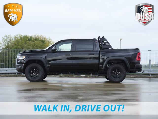 Dodge RAM PICKUP | RHO | 3.0L Twin-Turbo I6 | 4x4 | Crew Cab | Black Edition | Panoramadak | 14,4-inch Touchscreen | Passenger Display | Getoonde accessoires zijn verkrijgbaar tegen meerprijs
