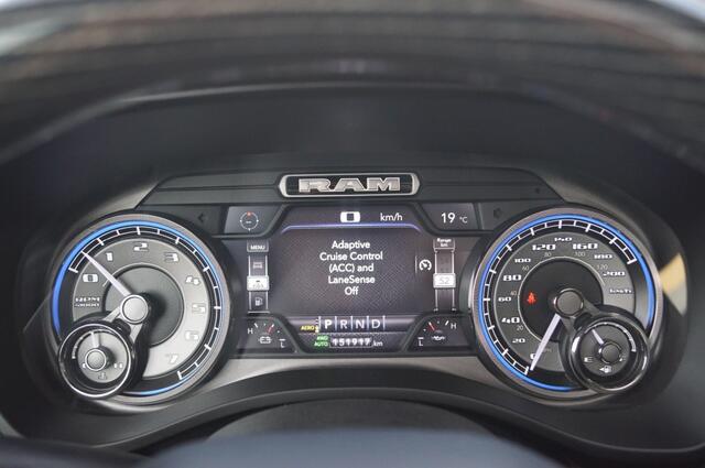 Dodge RAM PICKUP 1500 5.7 V8 4x4 Crew Cab (400pk) Limited Panodak/Luchtvering/Trekhaak/LPG/Stoelkoeling