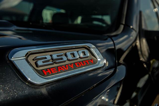 Dodge RAM PICKUP laramie 6.7L Cummins black edition Dodge RAM 2500 laramie 6.7L Cummins Garantie 4 jaar tot 200.000 km .