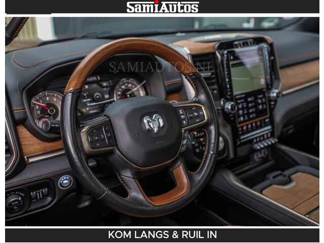 Dodge RAM PICKUP LONGHORN | WIDE BODY | 5.7 V8 | BREDE WIELEN | BOM VOL | HUD | BRUIN LEDER | LUCHTVERING | PANODAK | RONDOM CAMERA | OPEN UITLAAT KLEP | ALARM | DUBBELE CABINE | 5 PERSOONS | CREW CAB DC | SPECIAL ONE | DEALER ONDERHOUDEN | Eerste eigenaar |