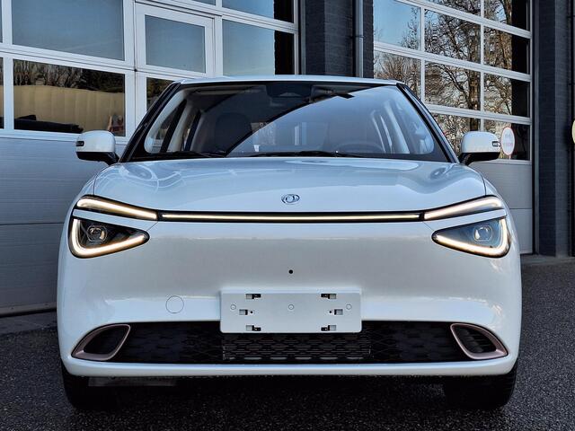 Dongfeng Box Premium Edition 42 kWh | Adaptieve Cruise Control | Elektrisch Verstelbare Bestuurdersstoel + Geheugen | Stoelverwarming Bestuurder | Stoelventilatie Bestuurder | Apple Carplay | Android Auto | Sfeerverlichting | Elektrisch Inklapbare Buitenspiegels