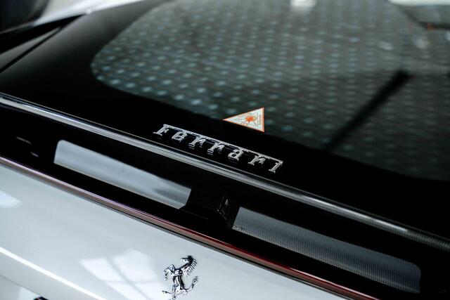 Ferrari 12Cilindri V12 l Carbon l Lift l Carbon Racing seats