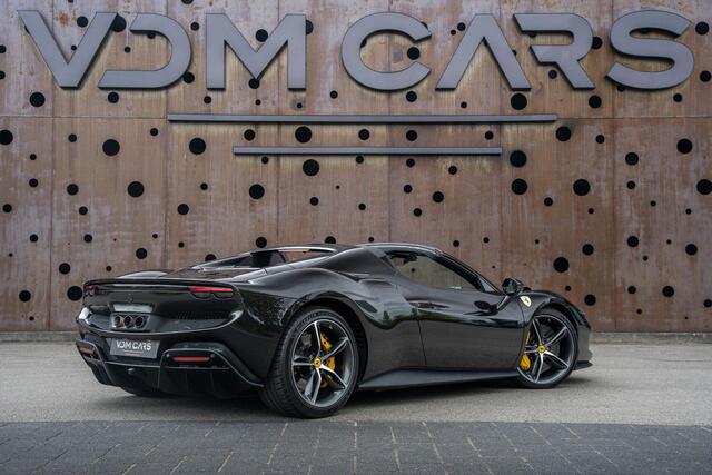 Ferrari 296 GTS 3.0 V6 | Akrapovic | Carbon Stoelen | CarPlay | AFS | Lift | Connect | Carbon | Orig. NL |