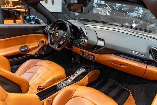 Ferrari 488 Spider HELE Carbon 3.9 Surround Passenger Display Cuoio Leder