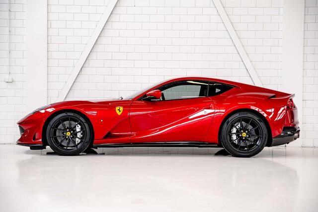 Ferrari 812 Superfast HELE l Carbon l Shelf bags