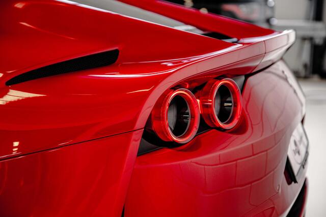Ferrari 812 Superfast HELE l Carbon l Shelf bags