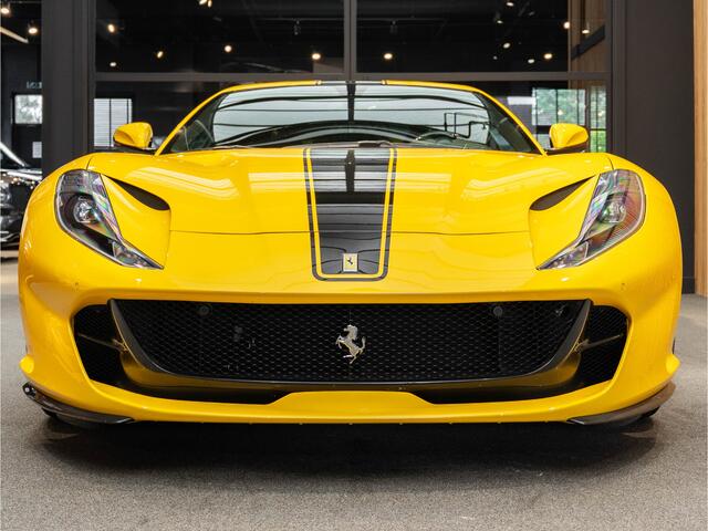 Ferrari 812 V12 Superfast HELE Atelier Full Carbon 6.5 V12 Superfast Giallo Triplo Painted Stripe