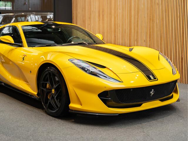 Ferrari 812 V12 Superfast HELE Atelier Full Carbon 6.5 V12 Superfast Giallo Triplo Painted Stripe