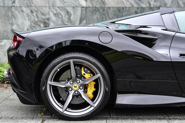 Ferrari F8 Spider 3.9 V8 HELE Origineel NL |Carbon Exterieur| Carbon interieur|Lift|Akrapovic|
