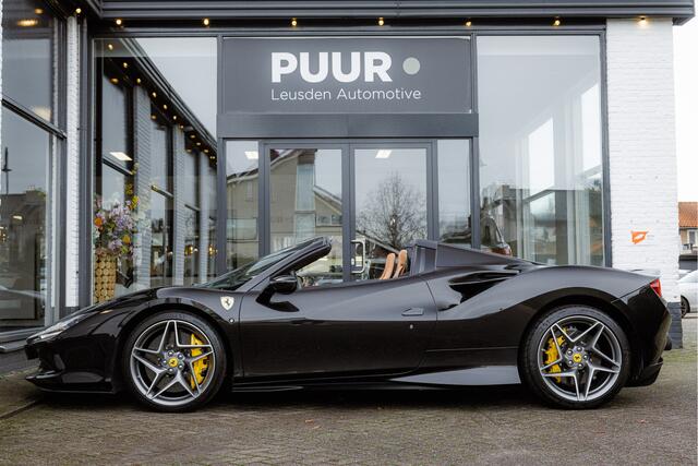 Ferrari F8 Spider 3.9 V8 [Nero Daytona Special Metallic] Carbon Racing Seats - Cuoio Alcantara - Lift - Passenger Display