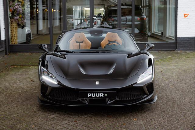 Ferrari F8 Spider 3.9 V8 [Nero Daytona Special Metallic] Carbon Racing Seats - Cuoio Alcantara - Lift - Passenger Display