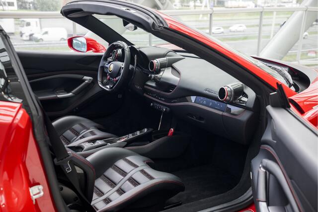 Ferrari F8 Spider 3.9 V8 | Passenger | Lift | Apple Carplay | Daytona Racing Seats
