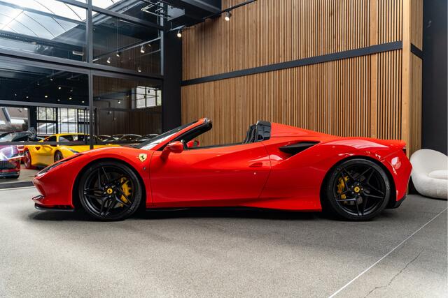 Ferrari F8 Spider Lift Matte Carbon Rosso Scuderia Tricolore Carbon Seat 3.9 V8 HELE