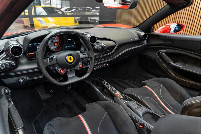 Ferrari F8 Spider Lift Matte Carbon Rosso Scuderia Tricolore Carbon Seat 3.9 V8 HELE