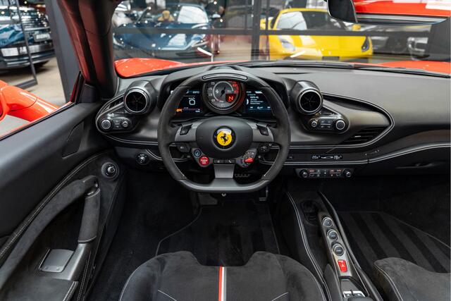 Ferrari F8 Spider Lift Matte Carbon Rosso Scuderia Tricolore Carbon Seat 3.9 V8 HELE
