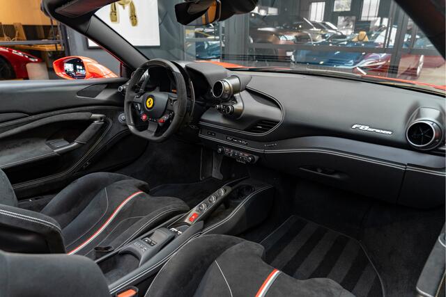 Ferrari F8 Spider Lift Matte Carbon Rosso Scuderia Tricolore Carbon Seat 3.9 V8 HELE