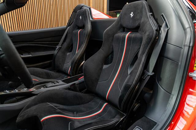 Ferrari F8 Spider Lift Matte Carbon Rosso Scuderia Tricolore Carbon Seat 3.9 V8 HELE