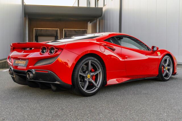 Ferrari F8 Tributo V8 - Rosso Corsa - Full Carbon - Passenger Display - JBL