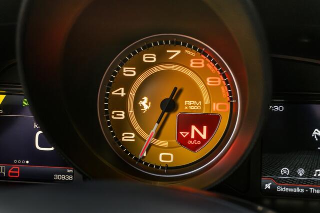 Ferrari F8 Tributo V8 - Rosso Corsa - Full Carbon - Passenger Display - JBL