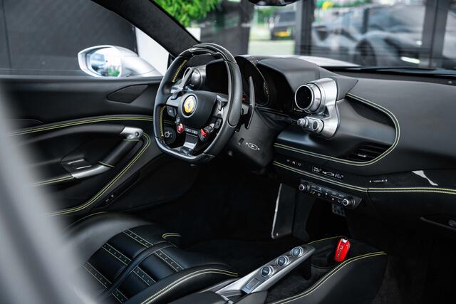 Ferrari F8 Tributo 3.9 V8 HELE - Argento Nurburgring | Passenger Display | Racing Seats | Lift