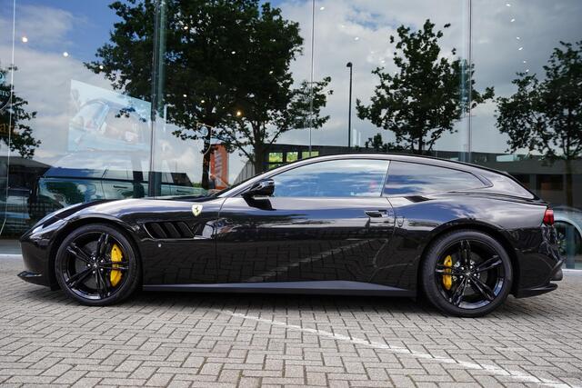 Ferrari GTC4 T 3.9 V8 / Atelier Car / Passenger Display