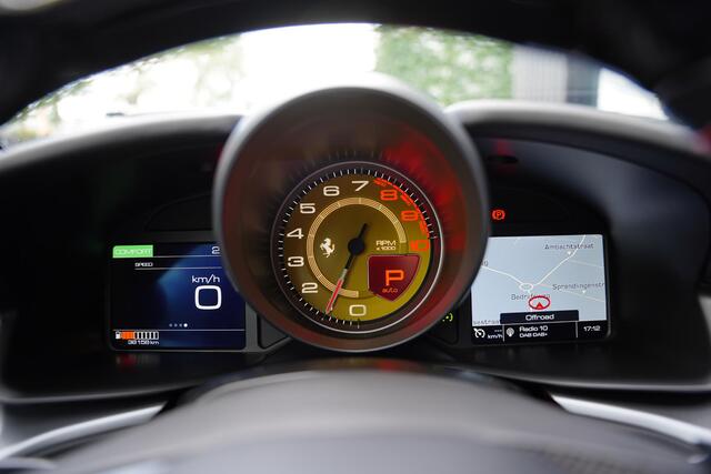 Ferrari GTC4 T 3.9 V8 / Atelier Car / Passenger Display