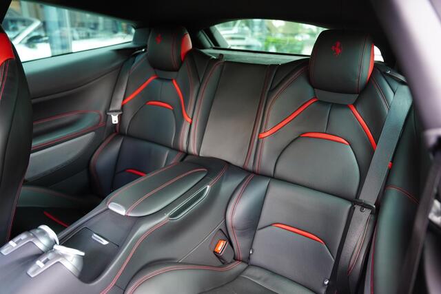 Ferrari GTC4 Lusso T 3.9 V8 / Atelier Car / Passenger Display