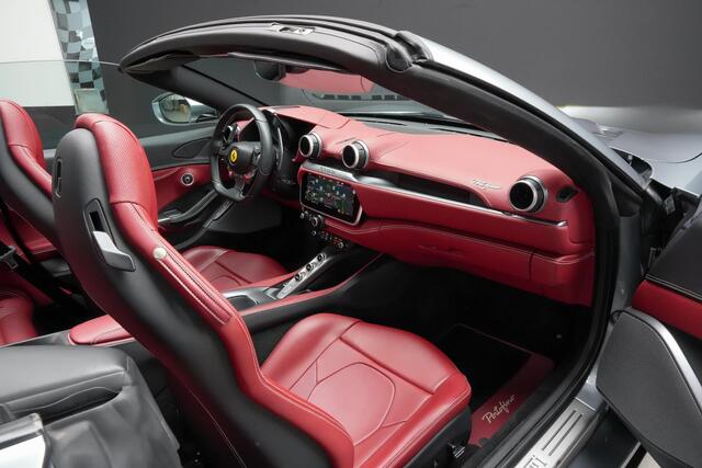 Ferrari Portofino 3.9 V8 HELE |org. Nederlandse auto|passenger display|sportuitlaat|achteruitrijcamera|elektrisch bedienbare stoelen met memory|stoelverwarming|Scuderia Ferrari shields|