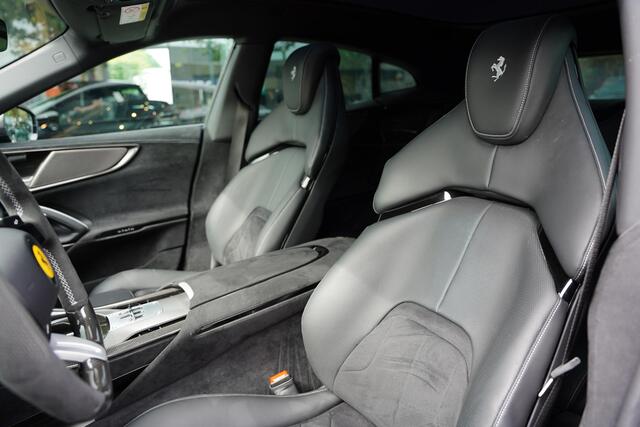 Ferrari Purosangue 6.5 V12 Full Carbon Pack Lifting Panoramadak