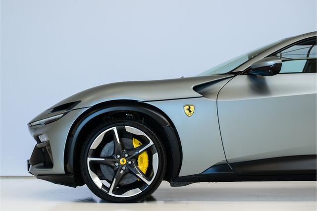 Ferrari Purosangue 6.5 V12 Pano, Lift, Burmester, EUR 379.500,- netto export