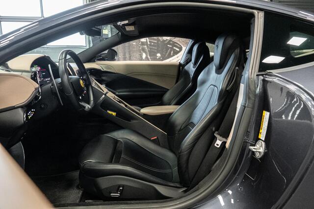 Ferrari Roma 3.9 V8 HELE *2 Jaar Ferrari-Power Garantie / Keramisch / Passenger-Display / Full ADAS / Surround-View / JBL*