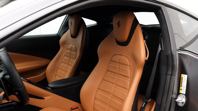 Ferrari Roma 3.9 V8 HELE | Carbon + LED stuur | ADAS | JBL | Stoelventilatie | MADM