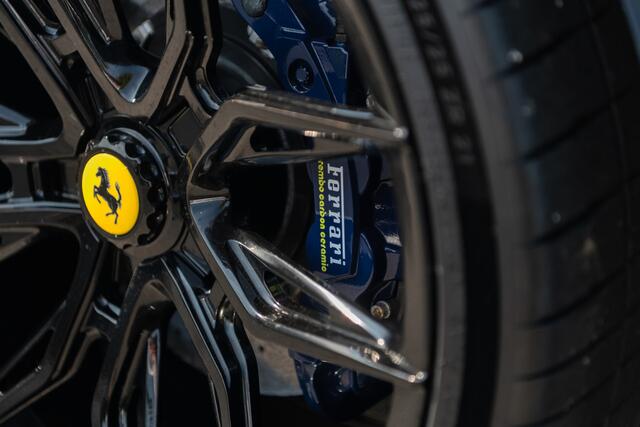 Ferrari SF90 Spider 4.0 V8 | CARBON (12x) | CarPlay | Lift | AFS | Two-Tone | NOVITEC WARRANTY2028