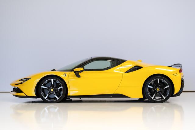 Ferrari SF90 Spider 4.0 V8 Assetto Fiorano, Giallo Triplo Strato, Full Carbon, JBL