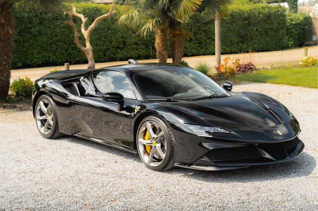 Ferrari SF90 Stradale 4.0 V8 | Assetto Fiorano | Daytona Racing seats |