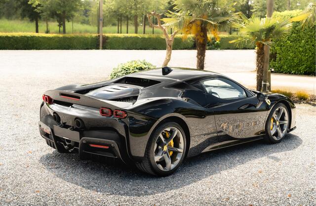 Ferrari SF90 Stradale 4.0 V8 | Assetto Fiorano | Daytona Racing seats |
