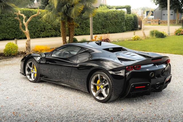 Ferrari SF90 Stradale 4.0 V8 | Assetto Fiorano | Daytona Racing seats |