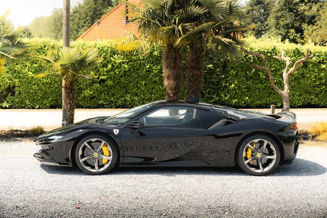 Ferrari SF90 Stradale 4.0 V8 | Assetto Fiorano | Daytona Racing seats |
