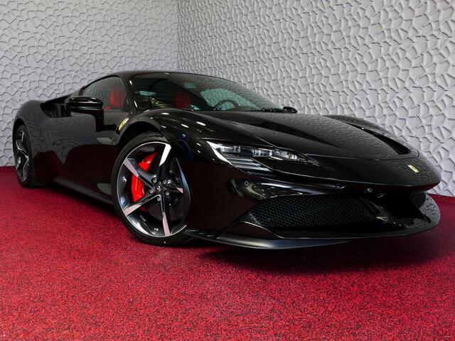 Ferrari SF90 Stradale 4.0 V8 1000PK INCL BTW/BPM. CARBON SEATS/STUUR LIFT CARPLAY AFS CAMERA phev