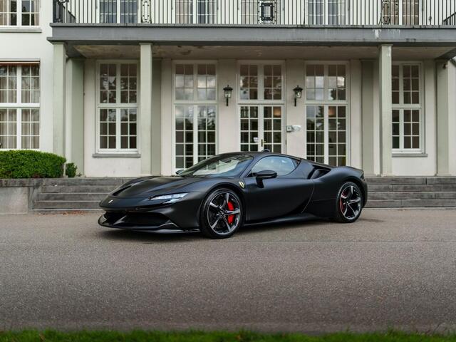 Ferrari SF90 Stradale 4.0 V8 1000PK INCL BTW/BPM. CARBON SEATS/STUUR LIFT CARPLAY AFS CAMERA phev