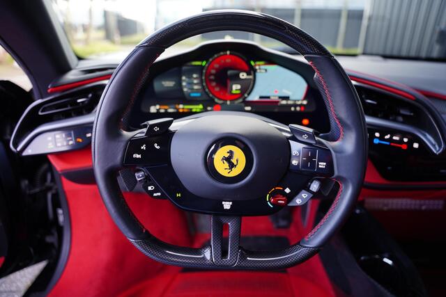 Ferrari SF90 Stradale 4.0 V8 / Carbon Interieur + Exterieur / Lifting