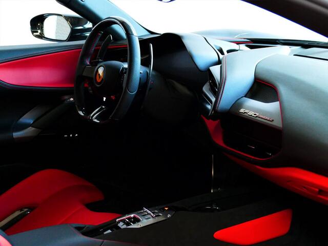 Ferrari SF90 Stradale 4.0 V8 1000 pk INCL BTW/BPM. CARBON SEATS/STUUR LIFT CARPLAY AFS CAMERA phev