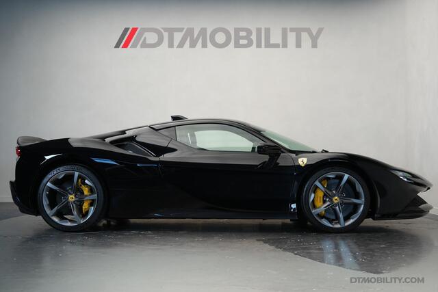 Ferrari SF90 Stradale 4.0 V8 | Assetto Fiorano | Daytona Racing seats |